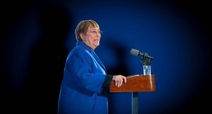 Bachelet en la encrucijada presidencial: las advertencias de su círculo cercano, la presión socialista y las dudas en el oficialismo de que sea competitiva