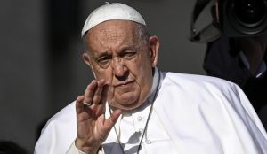 Papa Francisco es internado en hospital por tratamiento de bronquitis