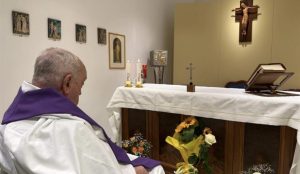 El Vaticano difunde la primera foto del papa Francisco desde su hospitalización