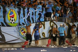 Invasión de hinchas de Iquique a la cancha obliga a suspender partido contra Unión Española