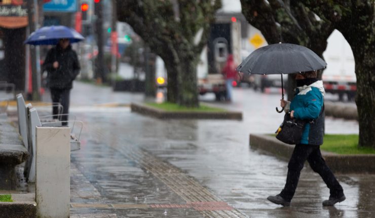 Ante pronóstico de lluvias en la Región Metropolitana: CGE activará plan de contingencia