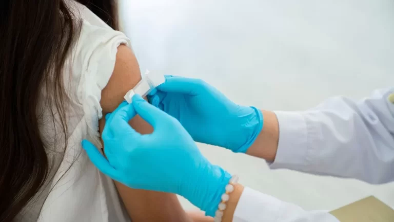 Vacuna contra el Virus del Papiloma Humano: quiénes pueden acceder de forma gratuita y cómo hacerlo