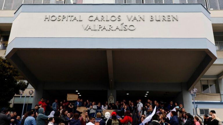 Gobierno pide la renuncia al director del Servicio de Salud de Valparaíso ante crisis en el Hospital van Buren
