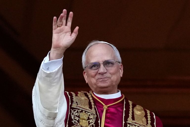 ¿Qué opina el papa León XIV sobre la inmigración, las mujeres en la Iglesia y la comunidad LGBT+?