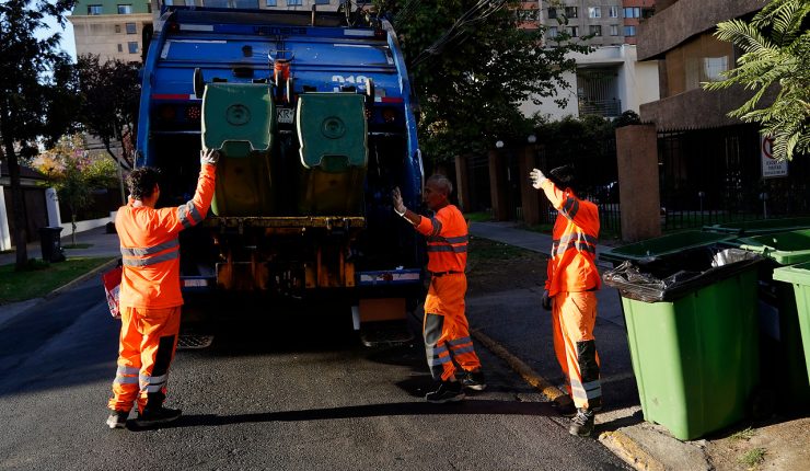Emergencia química en Papudo: Explosión en camión de basura deja cinco intoxicados y obliga a cerrar calles