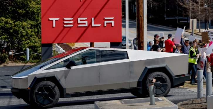 Por «exigir» pagos y no dar recibos: Francia busca ponerle freno a ciertas prácticas de Tesla
