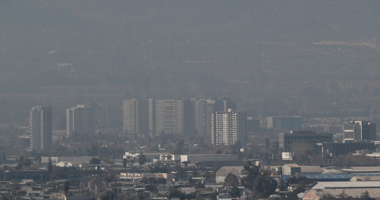 Decretan Preemergencia Ambiental para este lunes en RM: se suman dígitos a restricción vehicular
