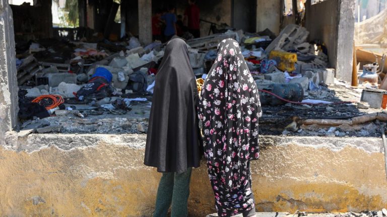 Al menos 25 muertos tras ataques israelíes en Gaza: bombardearon escuela que albergaba desplazados