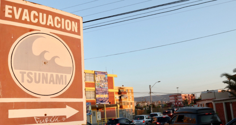 Decretan Alerta Roja para comunas de borde costero entre Arica y Magallanes por alerta de tsunami