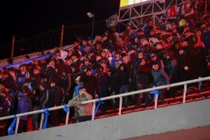 Hincha de la U relató momentos de terror al caer desde galería: “No salté, me botaron”