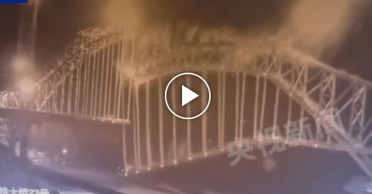 VIDEO | Al menos doce muertos tras derrumbe de puente en construcción en China