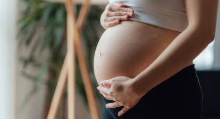 Corte Suprema ordena a Fonasa evaluar acceso de pareja de mujeres a programa de fertilización asistida