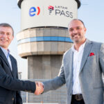 Entel y LATAM firman alianza para premiar a sus clientes a través del programa de millas para pasajeros frecuentes