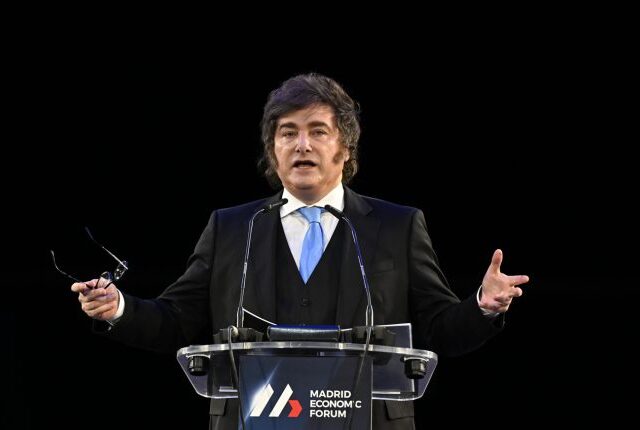 Milei se complica por el caso $LIBRA: Documento en celular de empresario afirma acuerdo de 5 millones dólares con presidente argentino