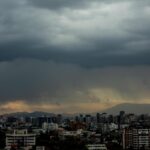¿A qué hora caerá lluvia en Santiago este domingo? Proyectan llegada de precipitaciones a la capital