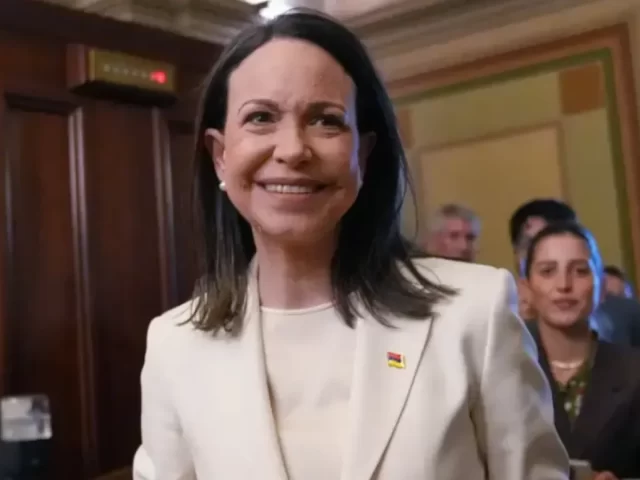 «Me muero por abrazarlos»: el mensaje de María Corina Machado a venezolanos en Chile