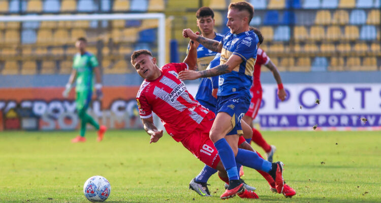 Colegio de Entrenadores acusa a Everton y La Calera a la ANFP por licencias: podrían perder puntos