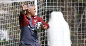 Gonzalo Tapia se queda sin DT: Sao Paulo destituyó a Hernán Crespo a pesar de liderar el Brasileirao