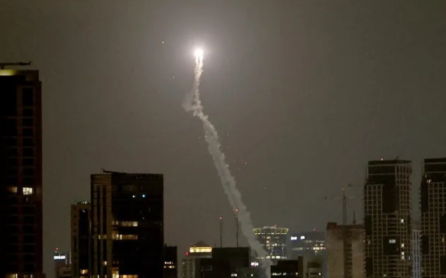 Irán habría agotado la mitad de sus misiles mientras se intensifican los bombardeos sobre Teherán