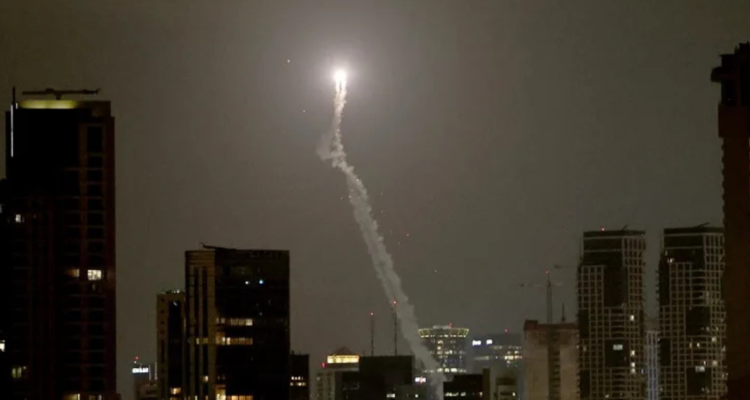 Irán habría agotado la mitad de sus misiles mientras se intensifican los bombardeos sobre Teherán