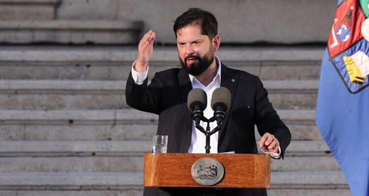 Presidente Boric llama a estudiantes a «recuperar» la FECh: «Los necesitamos en el debate público»