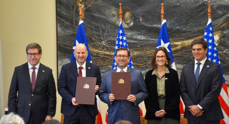 Acelerar el suministro de minerales críticos, facilitación de proyectos y precios preferentes: Las claves del acuerdo que firmó Chile con Estados Unidos