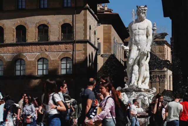 Italia: Turista causó daños a una estatua del siglo XVI durante una despedida de soltera