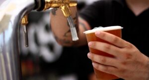 Juan Tagle abre un debate: “Espero que algún día se permita una venta responsable de cerveza en los estadios de Chile”