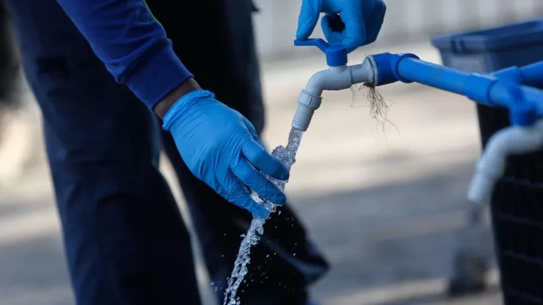 Por hasta 15 horas sin servicio: corte de agua afectará a cuatro comunas de la Región Metropolitana