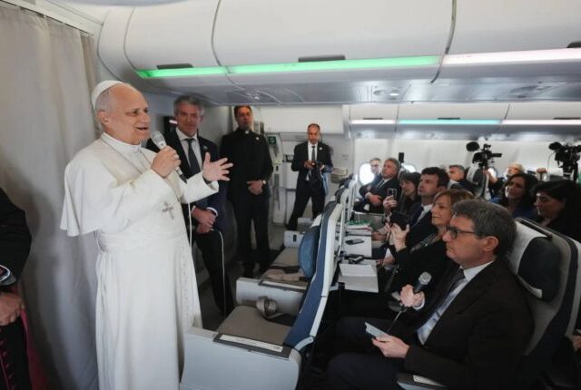 El Papa León XIV rechaza la guerra de EE.UU. e Israel contra Irán pero condena la represión de manifestantes por el régimen iraní