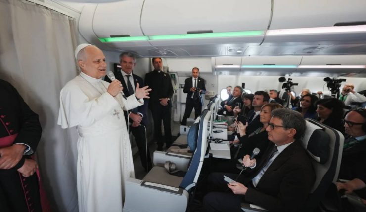 El Papa León XIV rechaza la guerra de EE.UU. e Israel contra Irán pero condena la represión de manifestantes por el régimen iraní