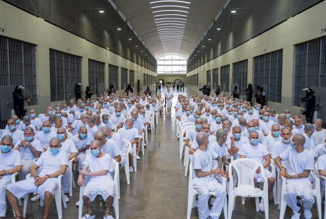 El Salvador inicia macroaudiencia para juzgar a más de 400 líderes pandilleros de la Mara Salvatrucha