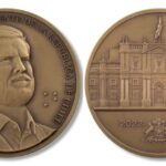 “Conmemora su rol en la historia reciente de Chile”: Casa de Moneda saca a la venta la medalla oficial del expresidente Boric por $27.990