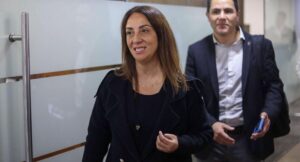 Cecilia Pérez mantiene su cargo en La Florida tras asumir como presidenta de la U: no habría incompatibilidad legal y el club y municipio respaldan sus funciones