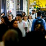 Adiós al delivery y las compras impulsivas: los recortes que planean los hogares chilenos ante la incertidumbre económica