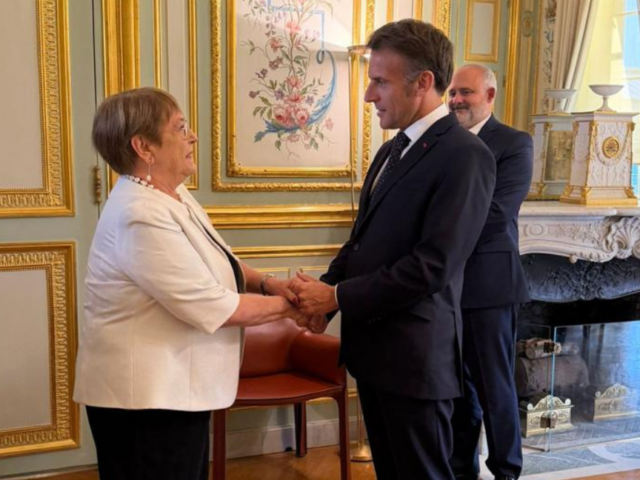 La escala parisina de Bachelet: se reúne con Emmanuel Macron, uno de los cinco mandatarios con poder de veto para las elecciones de la ONU