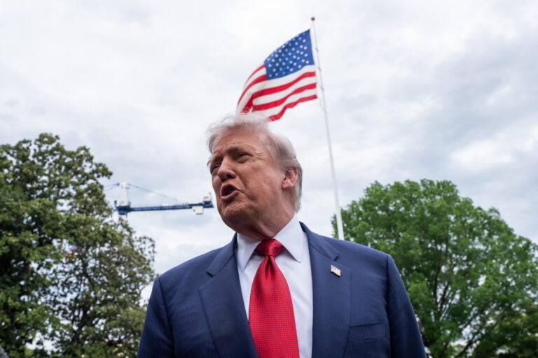 Trump advierte a Irán que le queda poco tiempo para llegar a un acuerdo o “no quedará nada de ellos”