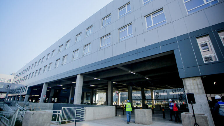 Autoridades supervisan obras del Hospital del Salvador: Así será el nuevo complejo hospitalario