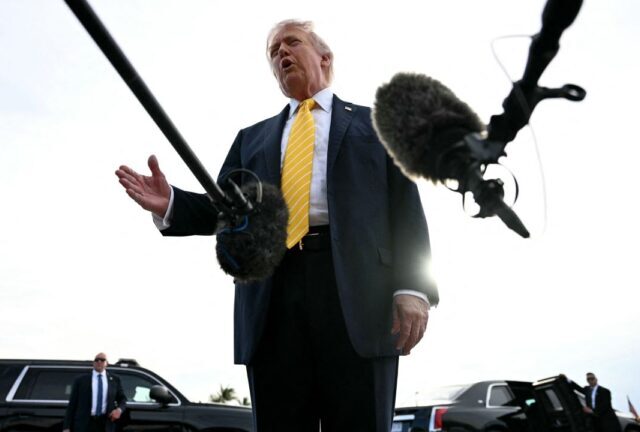Trump ordena ayudar a buques varados en el estrecho de Ormuz y califica de “muy positivas” las conversaciones con Irán