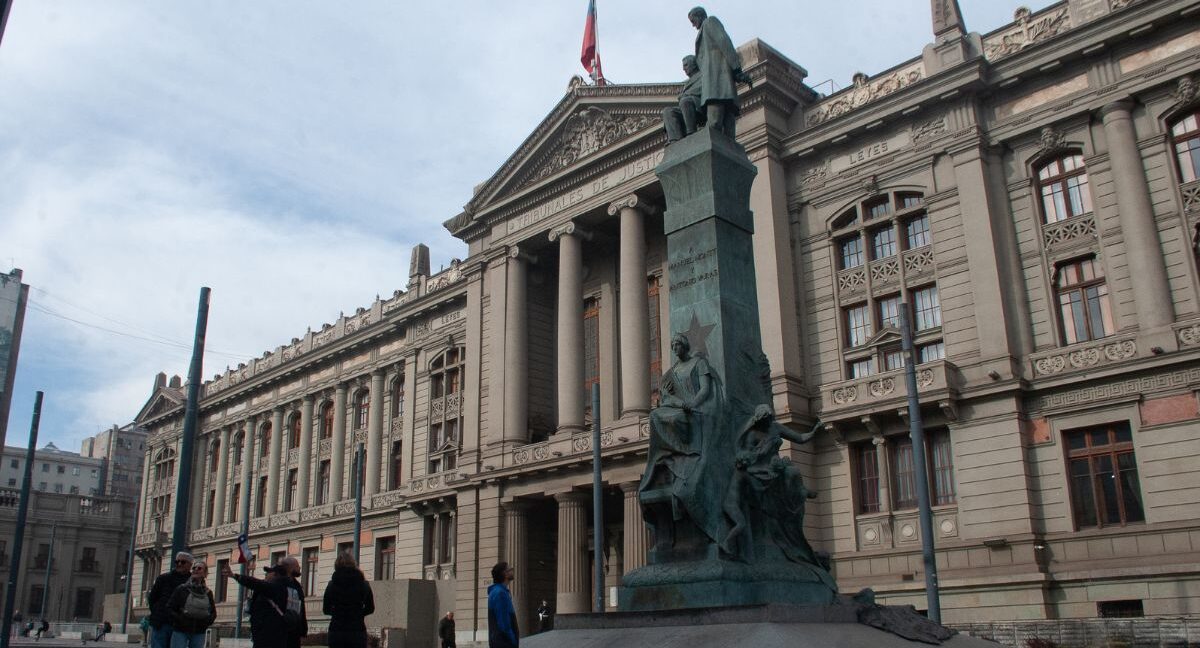 Abogada presentó escrito generado con inteligencia artificial: Corte Suprema la multó y la inhabilitó de ejercer por un mes