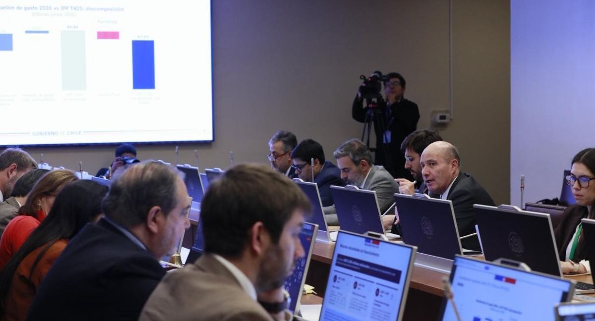 Quiroz descarta que solicitud de endeudamiento por US$6.200 millones esté vinculada a déficit contemplado en proyecto de reconstrucción