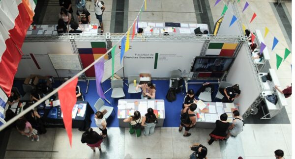 ¿PUC o Universidad de Chile? Estudio revela cómo cambiaron las preferencias de los mejores puntajes en Medicina, Derecho e Ingeniería