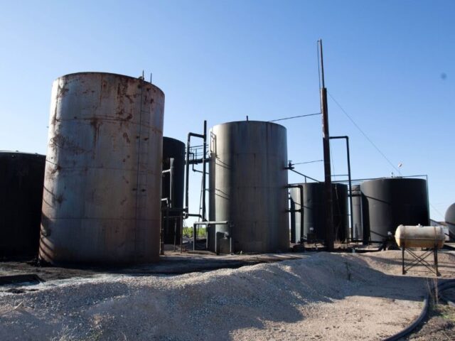 Acuerdo de paz entre Estados Unidos e Irán impulsa mercados globales y hunde el precio del petróleo