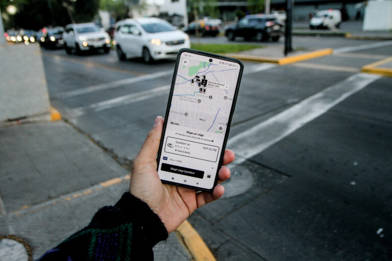 Ley Uber: Estudio UC advierte impactos en el empleo y alzas de tarifas si no se realizan modificaciones a la normativa