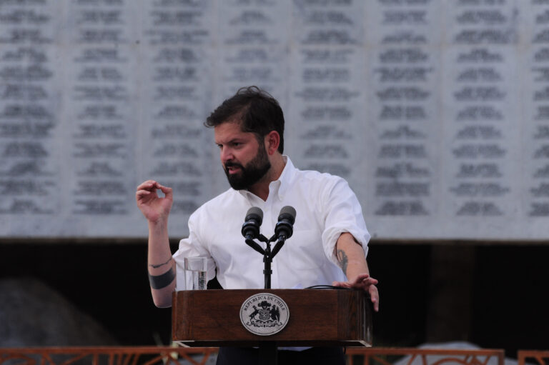 Boric: “Las fuerzas progresistas debemos levantar la voz para poner fin a los embargos” por deudas del CAE e insta a debatir un nuevo sistema de financiamiento