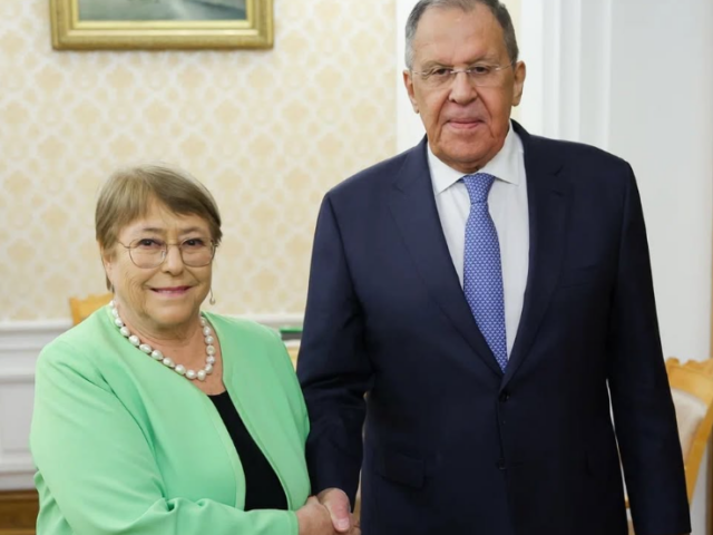 Campaña para la ONU: Michelle Bachelet se reúne con el canciller ruso Serguéi Lavrov en Moscú