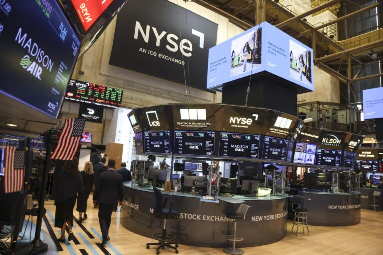 Dow Jones, S&P 500 y NASDAQ cierran mayo con récords históricos mientras el petróleo retrocede con fuerza por expectativas de acuerdo en Medio Oriente
