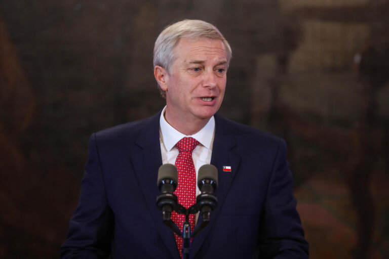 Cadem: Kast sube a 41% de aprobación y Claudio Alvarado lidera el ranking de ministros mejor evaluados