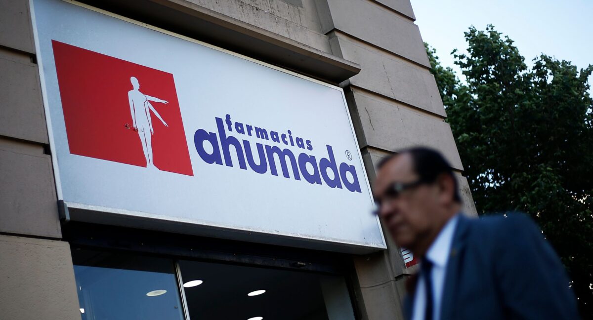 Así funcionaba el sistema de incentivos a funcionarios de Farmacias Ahumada para fomentar la venta de ciertos medicamentos