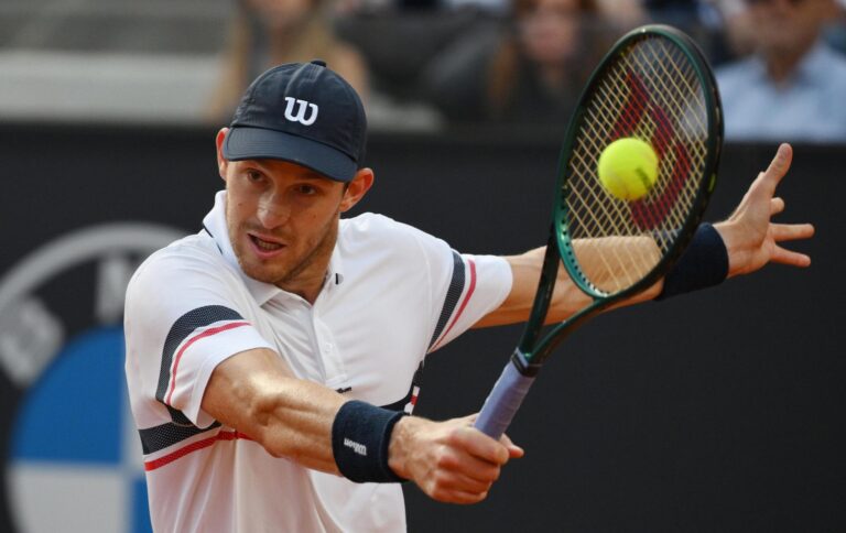 Nicolás Jarry continúa su caída libre en el ranking ATP y sale del top 5 chileno